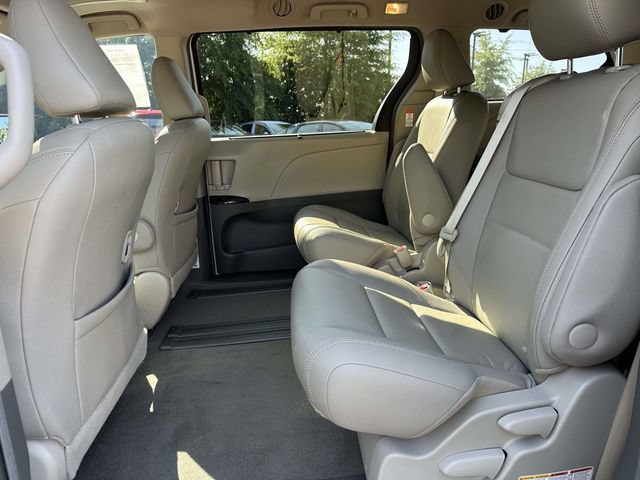 Used 2015 Toyota Sienna XLE Premium FWD image 13