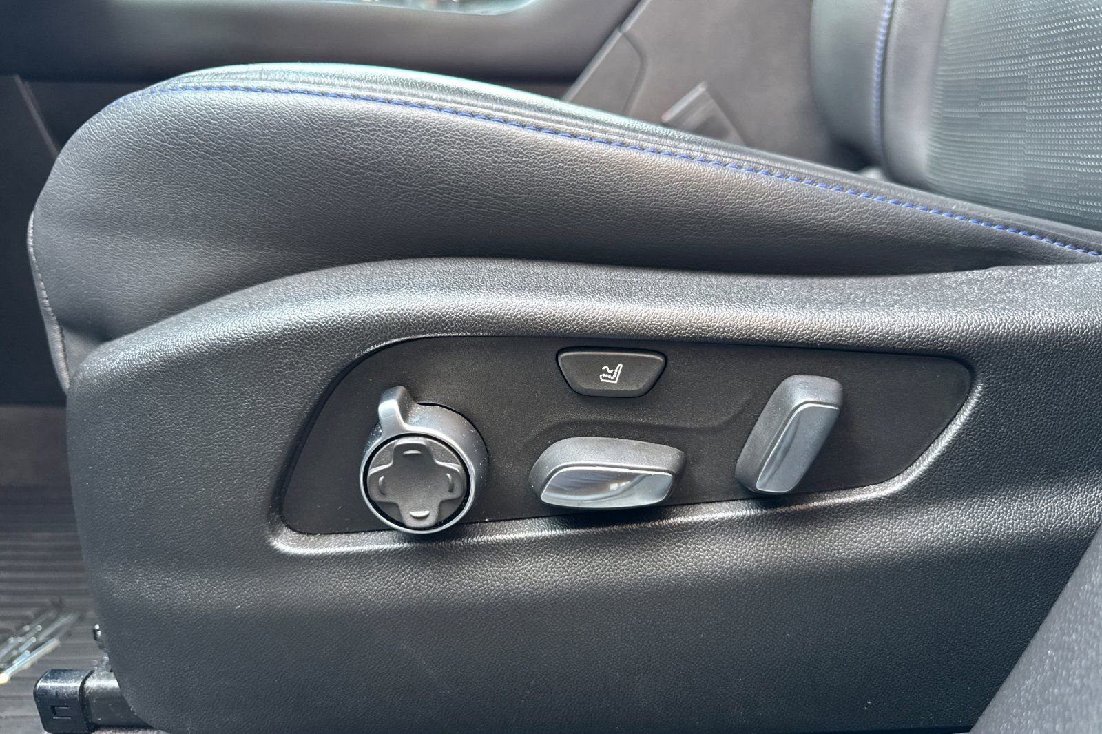 Used 2024 Cadillac XT4 Sport FWD image 12