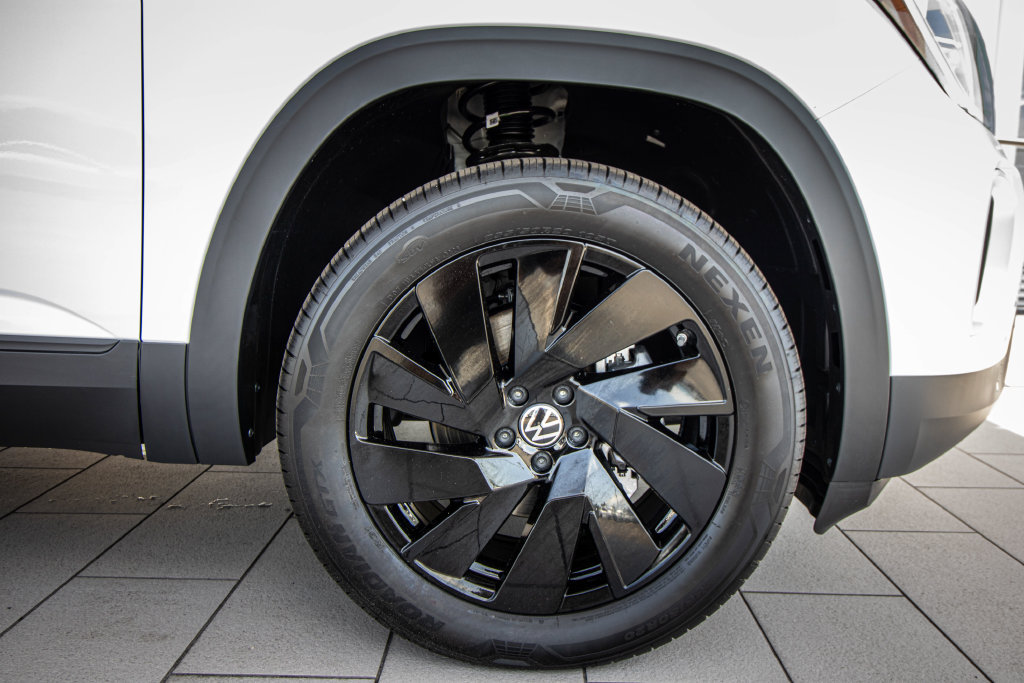 New 2026 Volkswagen Atlas SE FWD image 3