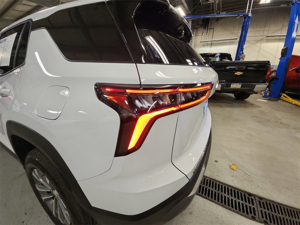 Certified 2025 Chevrolet Equinox LT w/ Safety and Technology Package image 30