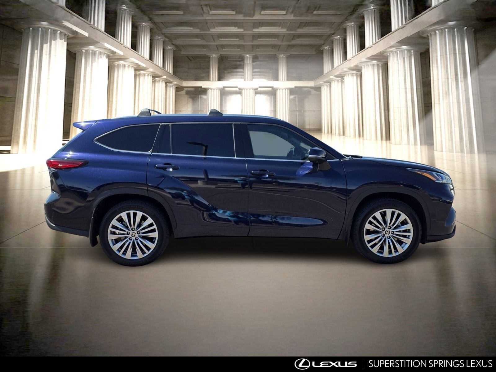 Used 2023 Toyota Highlander Platinum image 3