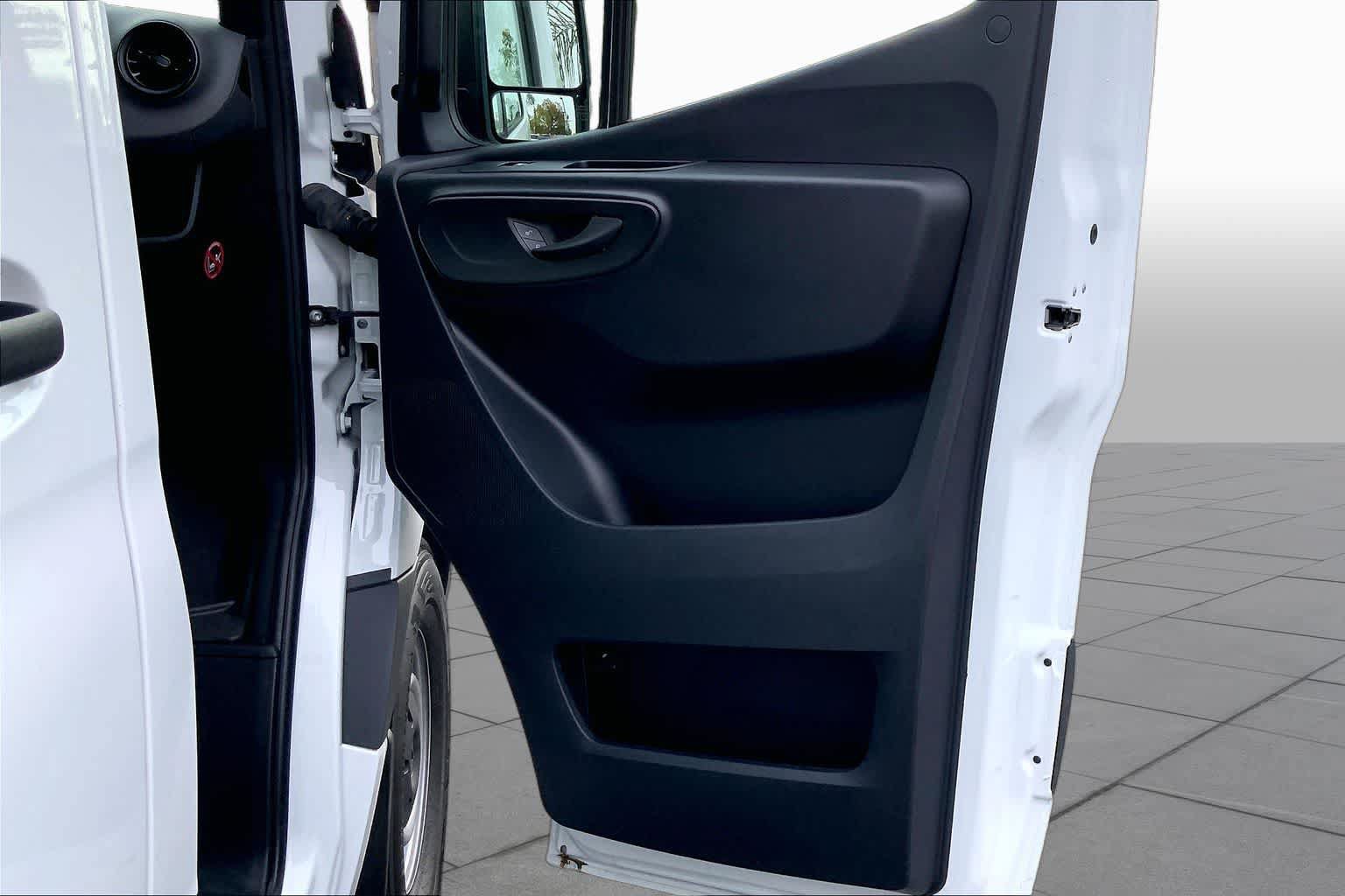 Used 2025 Mercedes-Benz Sprinter 2500 image 21