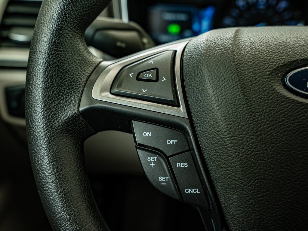 Used 2018 Ford Fusion SE image 19