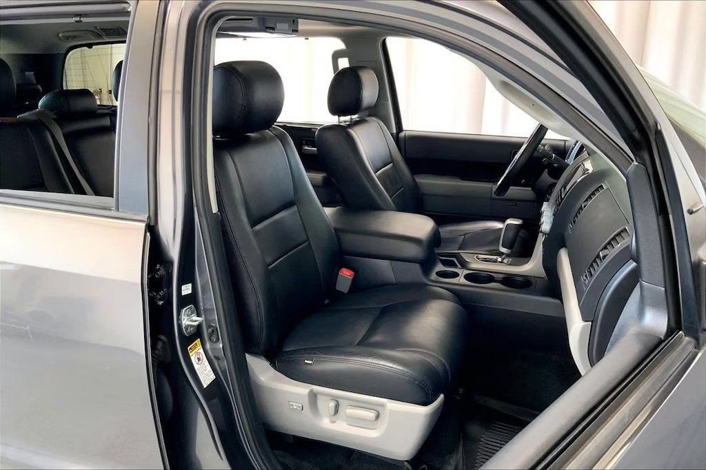 Used 2016 Toyota Sequoia Limited w/ Safety & Convenience Package RWD image 5