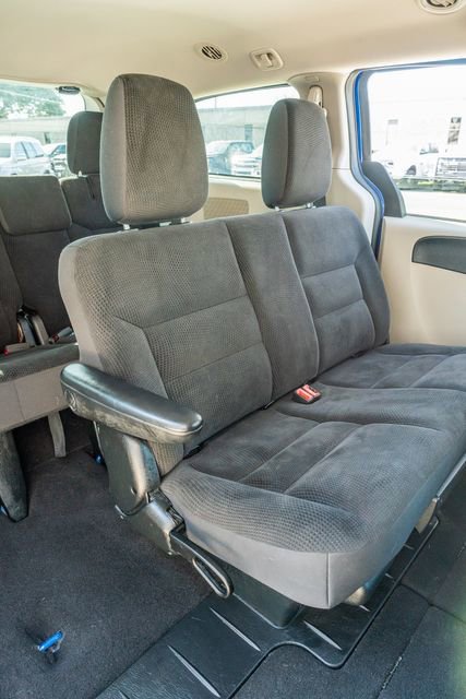 Used 2018 Dodge Grand Caravan SE w/ UConnect Hands-Free Group image 34