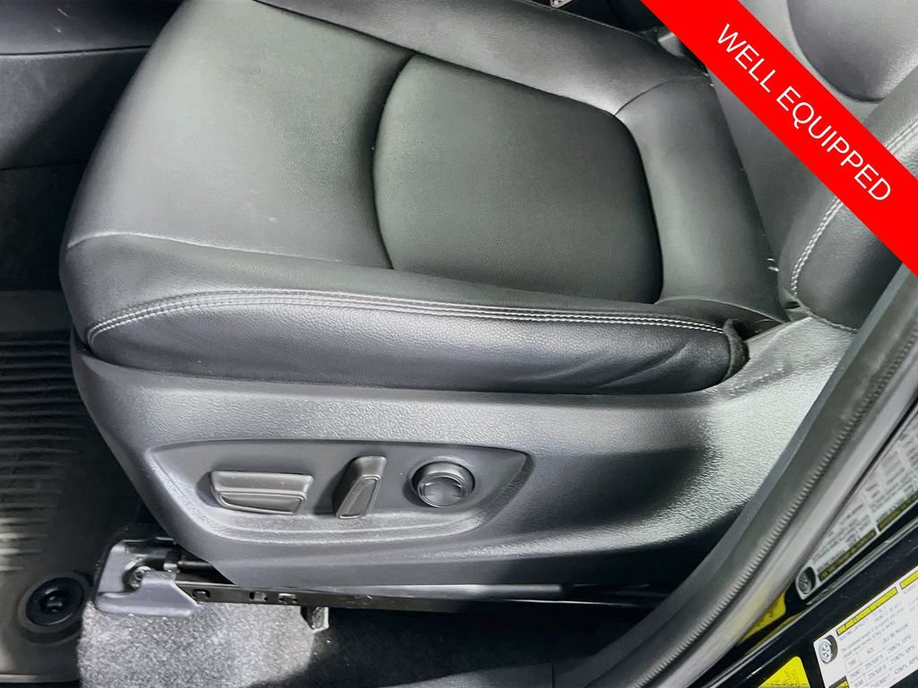 Used 2023 Toyota Corolla Cross XLE w/ Convenience Package FWD image 18