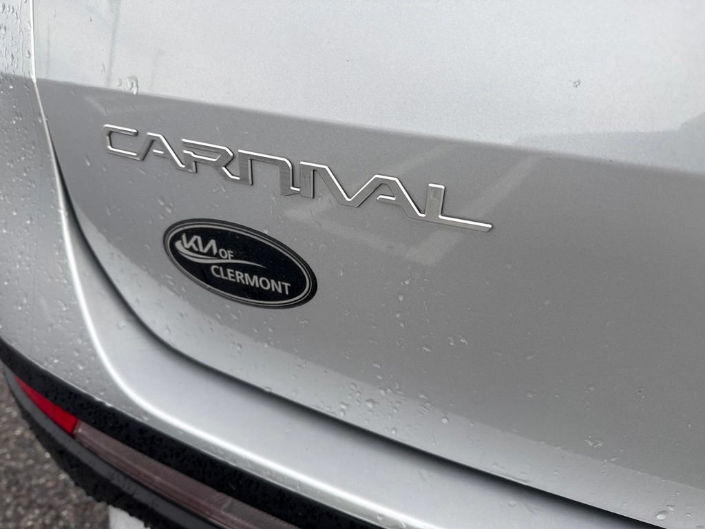 Used 2023 Kia Carnival LX FWD image 12