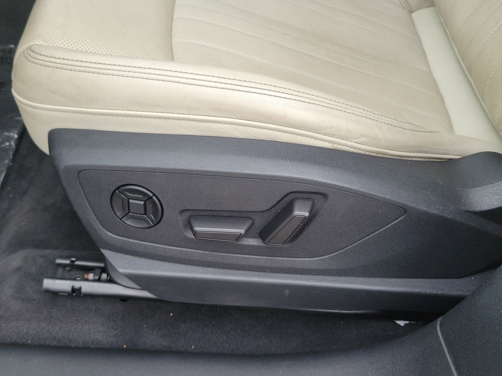 Used 2024 Audi Q8 e-tron Premium Plus w/ Premium Plus Package image 20