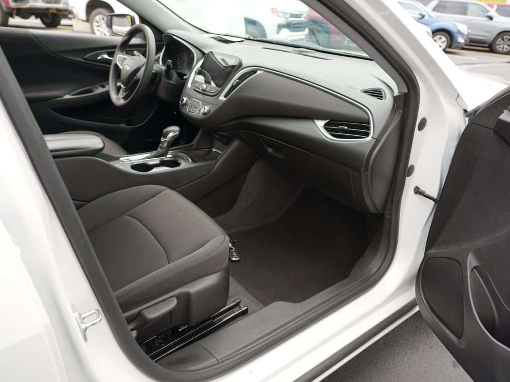 Used 2024 Chevrolet Malibu LT FWD image 28