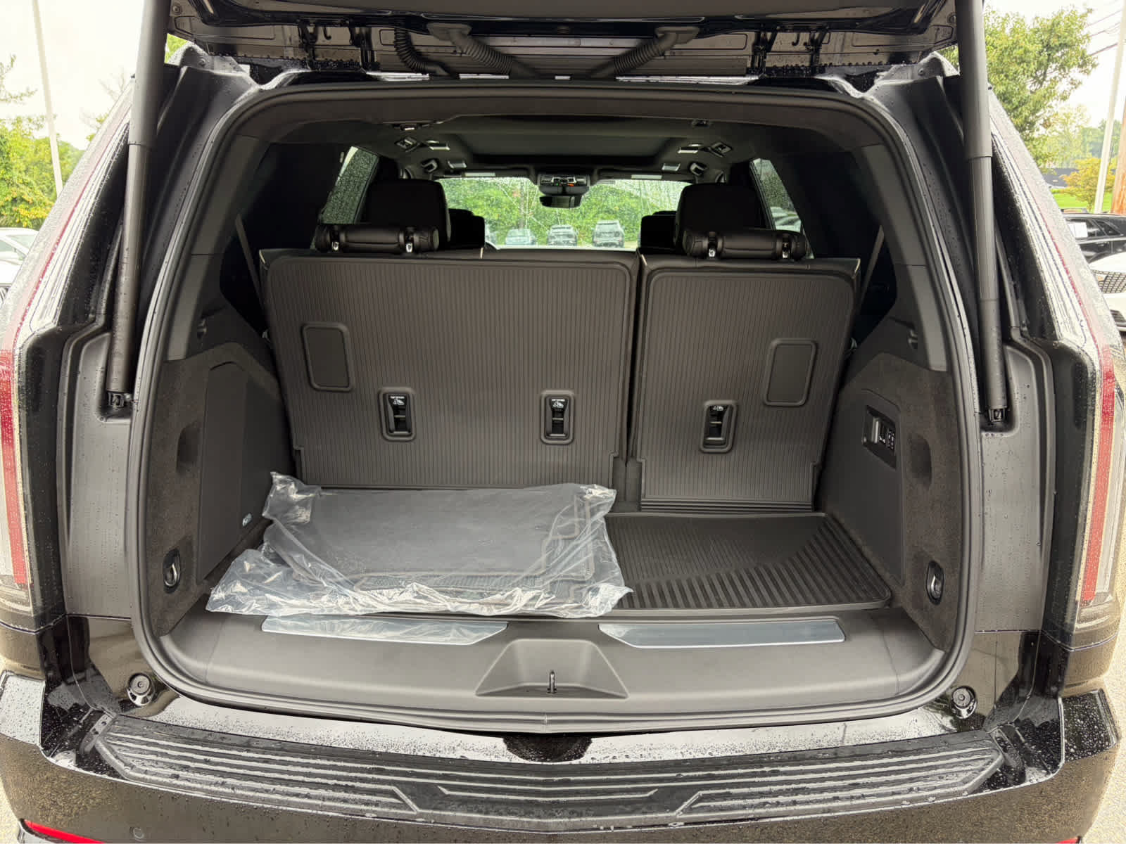 Certified 2026 Cadillac Escalade V w/ LPO, ONYX Package AWD/4WD image 9