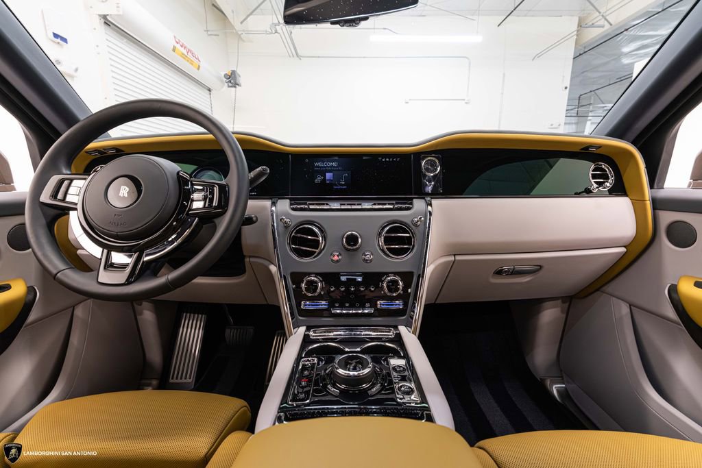 Used 2025 Rolls-Royce Cullinan w/ Dynamic Package image 4