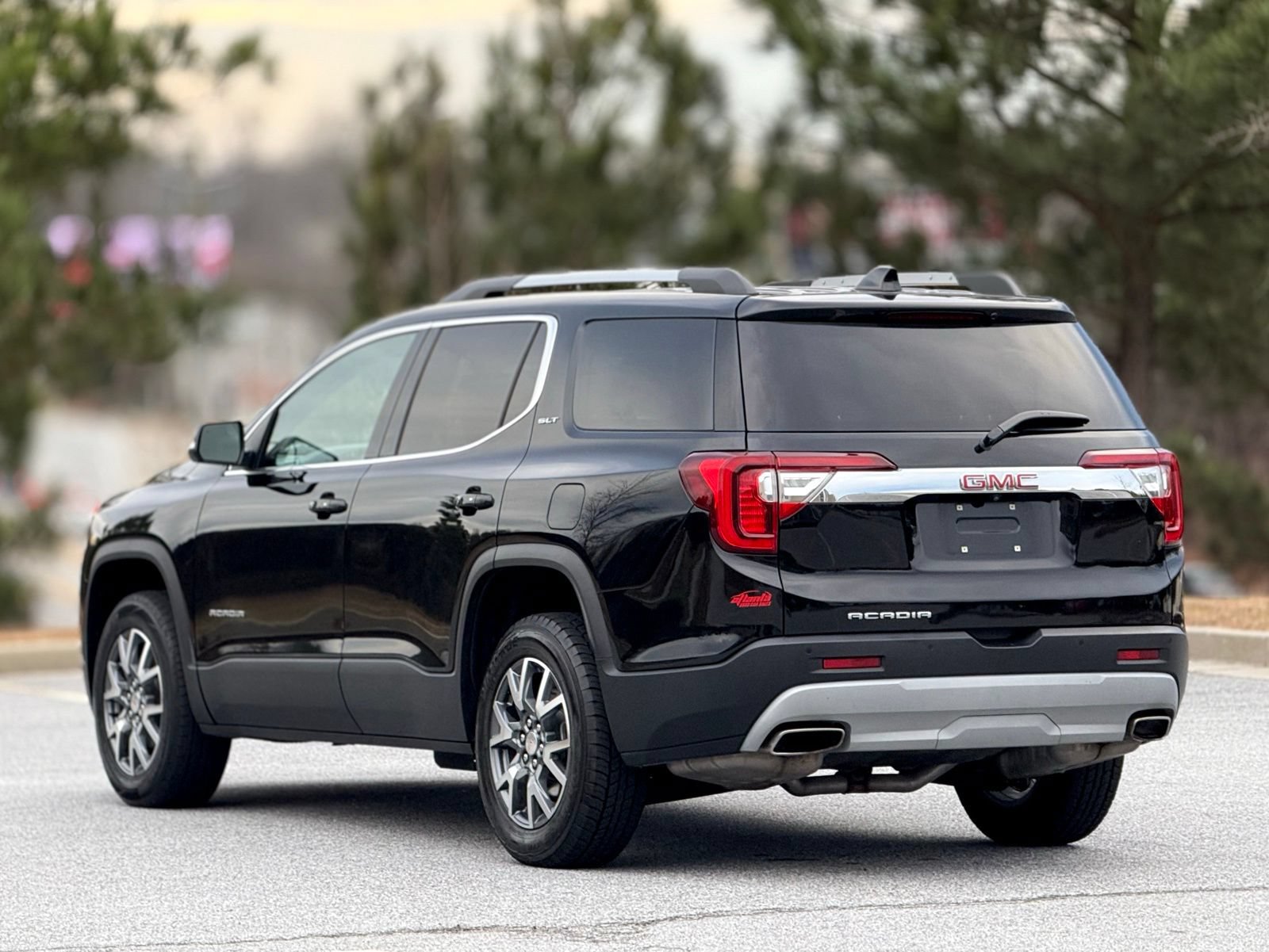 Used 2023 GMC Acadia SLT FWD image 9