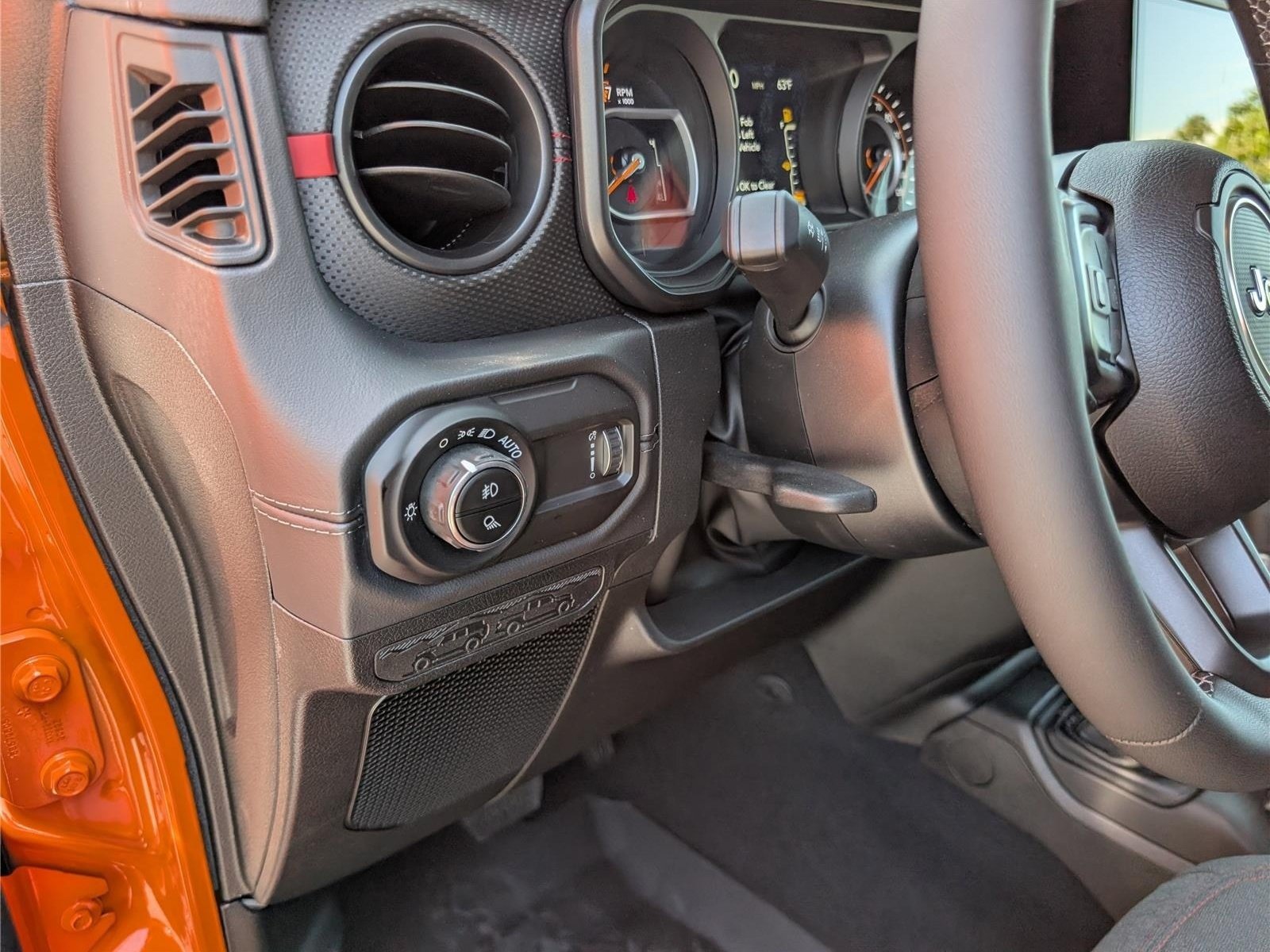 New 2026 Jeep Gladiator Rubicon w/ Whitecap Package AWD/4WD image 16