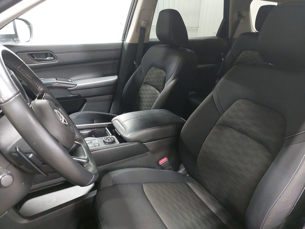 Used 2023 Nissan Pathfinder SV image 16