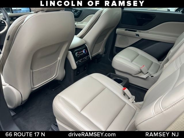 Used 2023 Lincoln Aviator Standard w/ Premium Package image 12