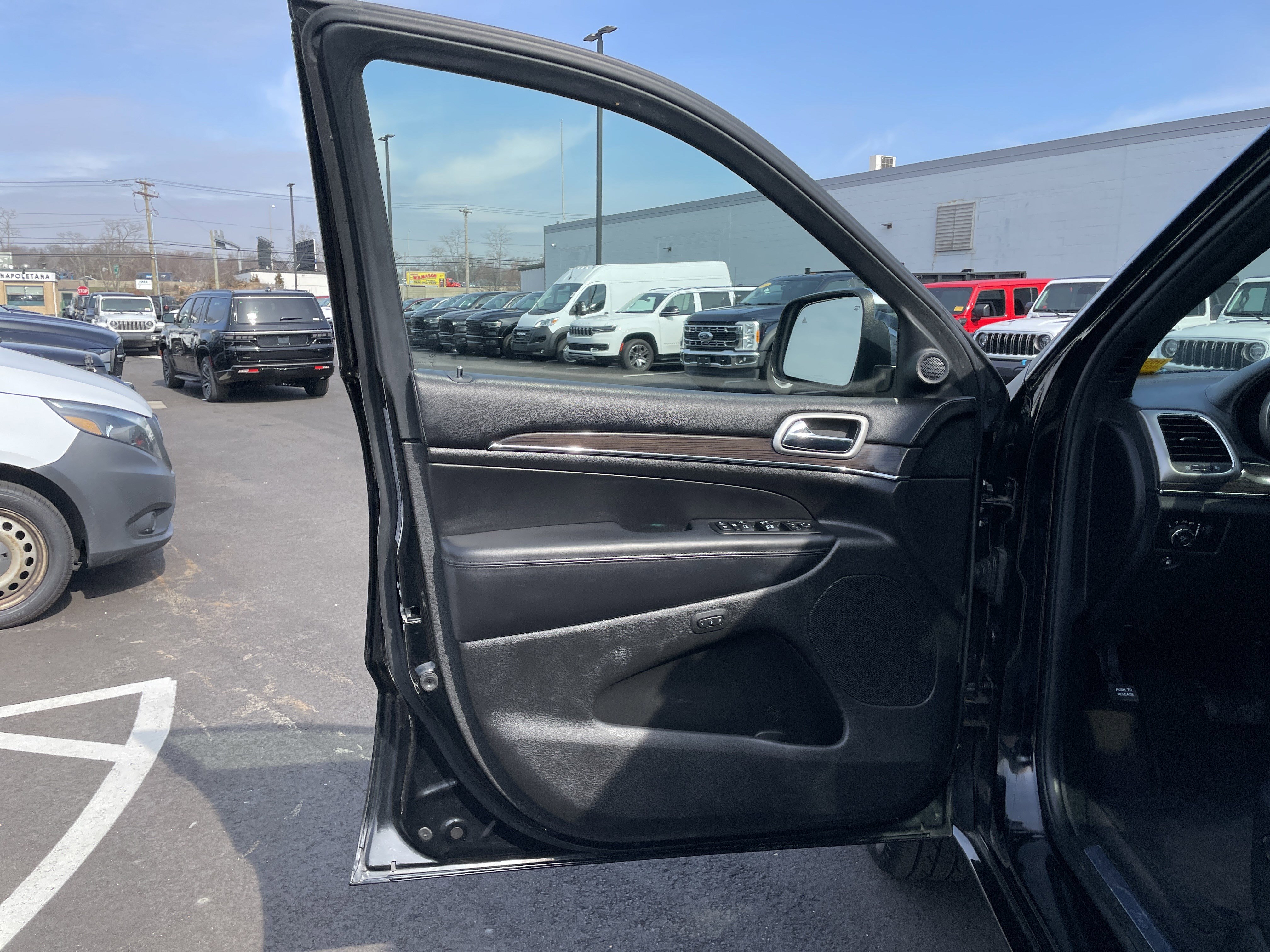 Used 2018 Jeep Grand Cherokee Overland image 37