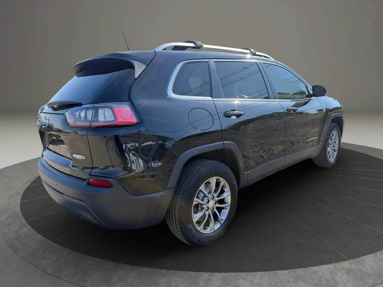 Used 2021 Jeep Cherokee Latitude Plus AWD/4WD image 5