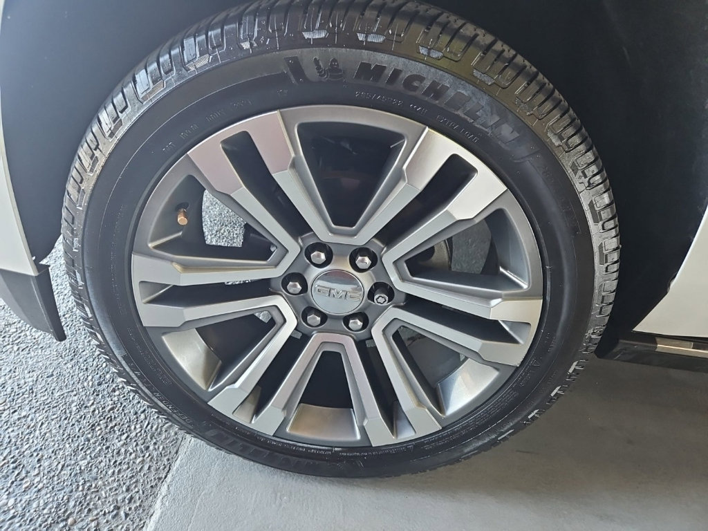 Used 2018 GMC Yukon Denali w/ Denali Ultimate Package image 9