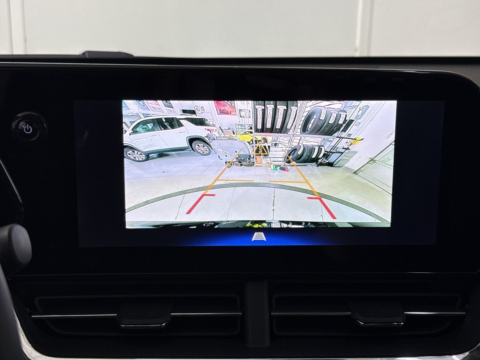 New 2026 Chevrolet Trax LT w/ Driver Confidence Package FWD image 24