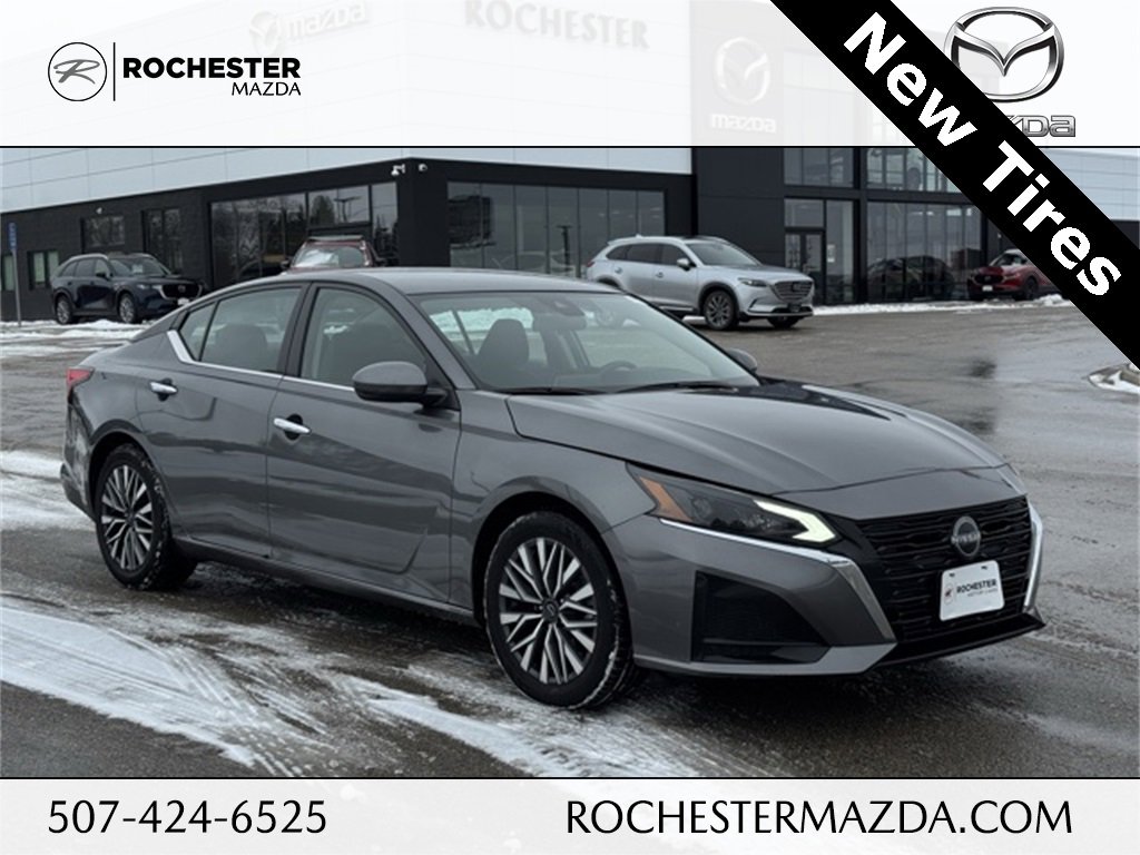 Used 2023 Nissan Altima 2.5 SV image 1