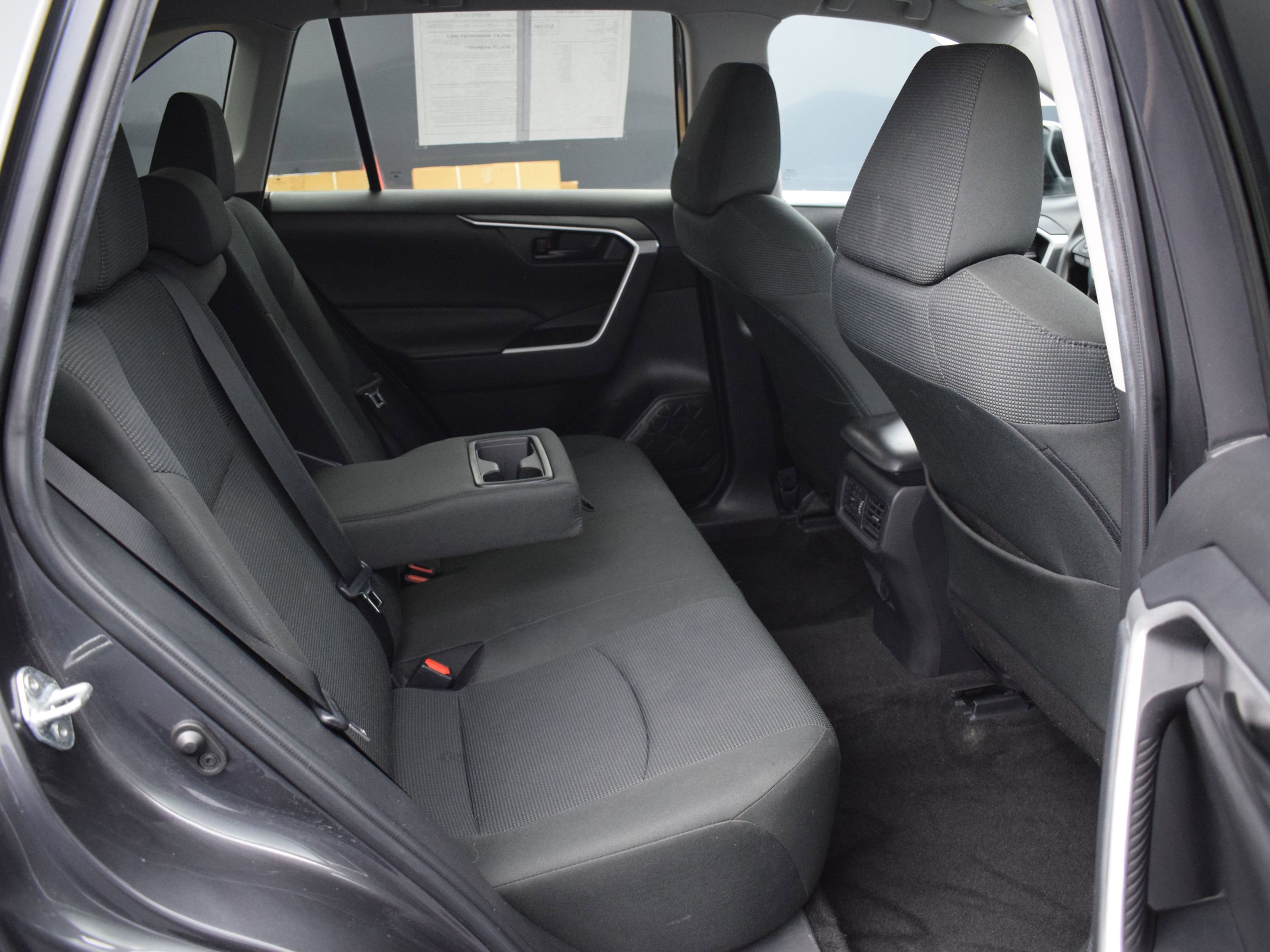 Used 2022 Toyota RAV4 LE image 11