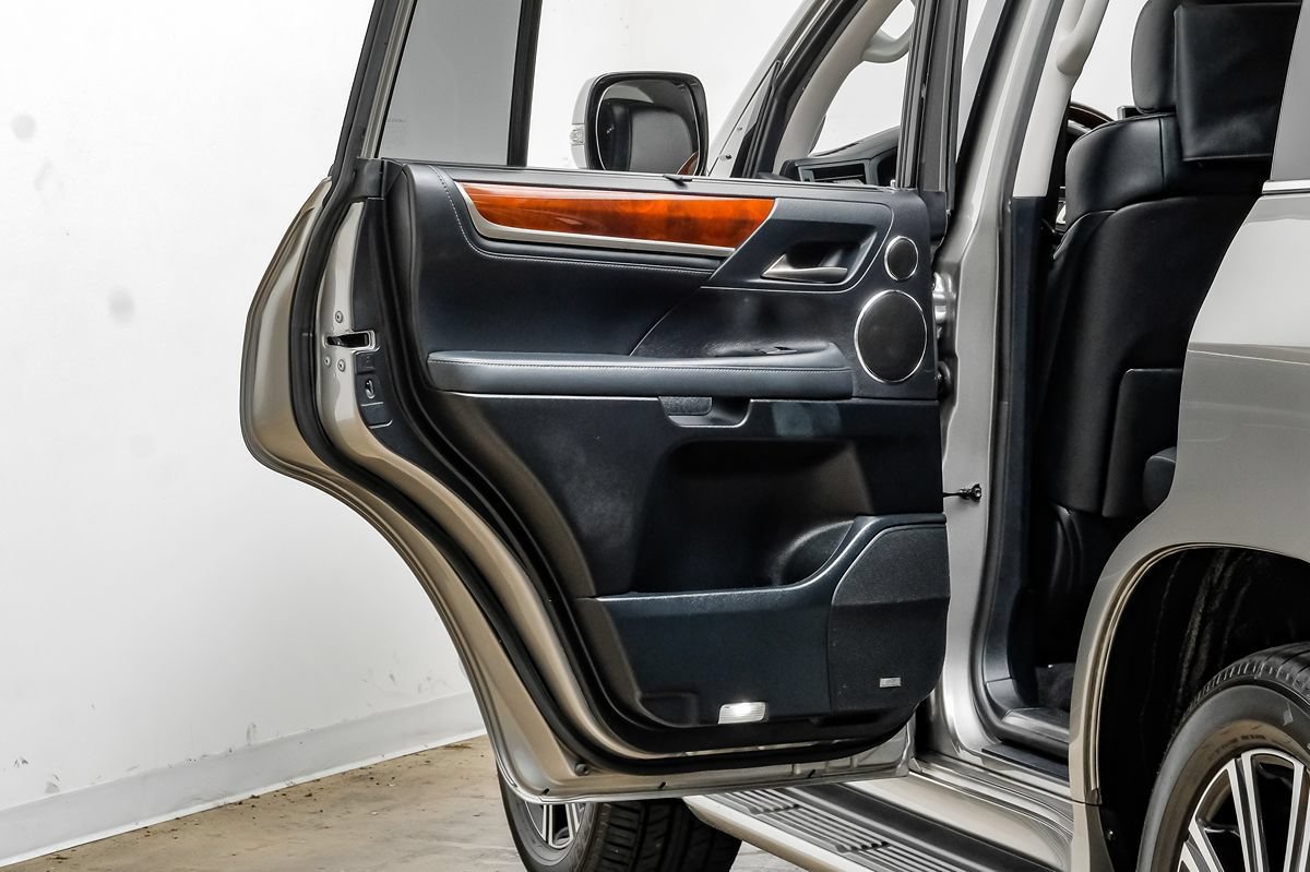 Used 2019 Lexus LX 570 4WD w/ Luxury Package image 39