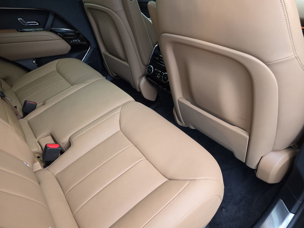 Used 2024 Land Rover Range Rover Sport SE image 13