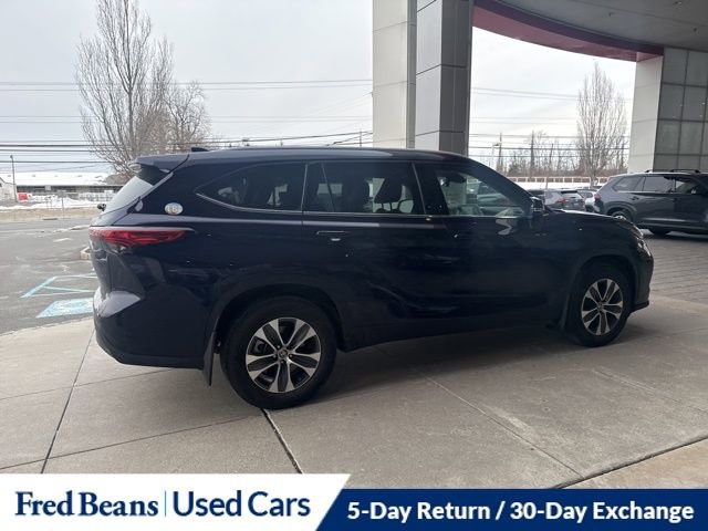 Used 2022 Toyota Highlander XLE image 4