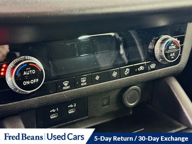 Used 2025 Mitsubishi Outlander SE image 17