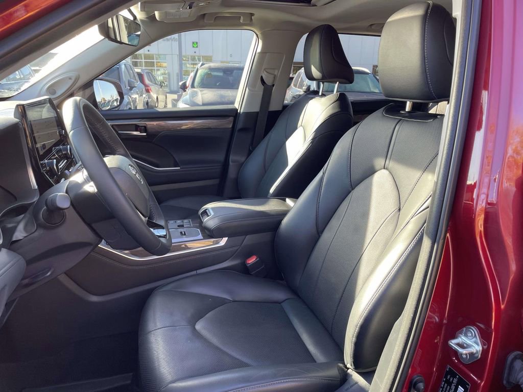 Used 2023 Toyota Highlander Limited image 10