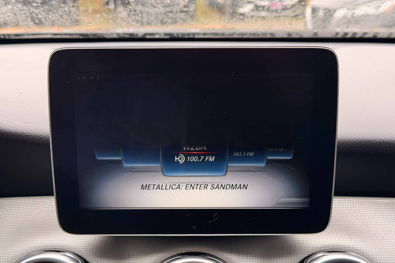 Used 2020 Mercedes-Benz GLA 250 4MATIC w/ Premium Package image 18