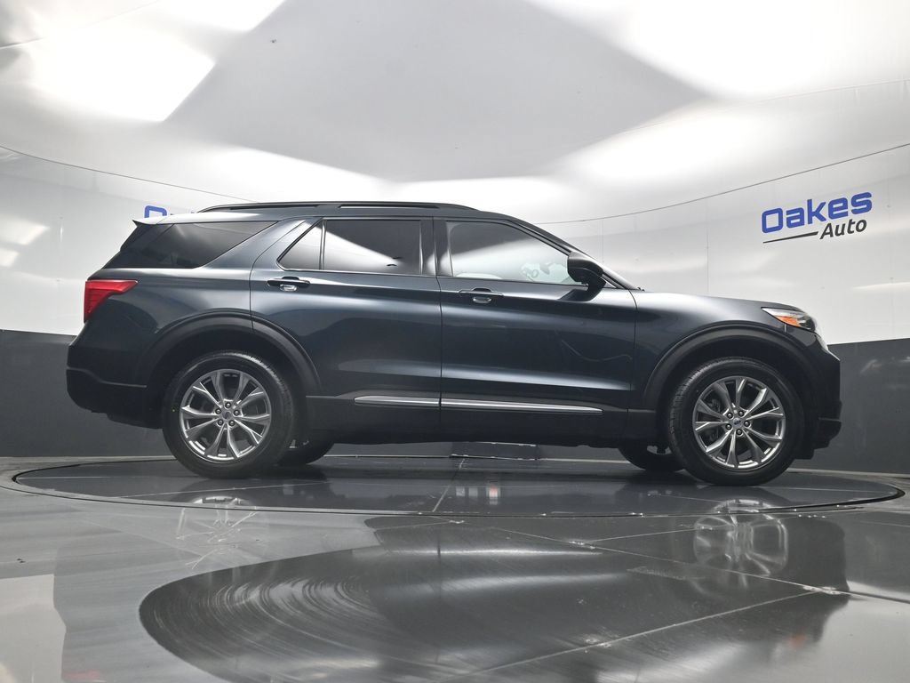Used 2022 Ford Explorer XLT w/ Equipment Group 202A AWD/4WD image 46