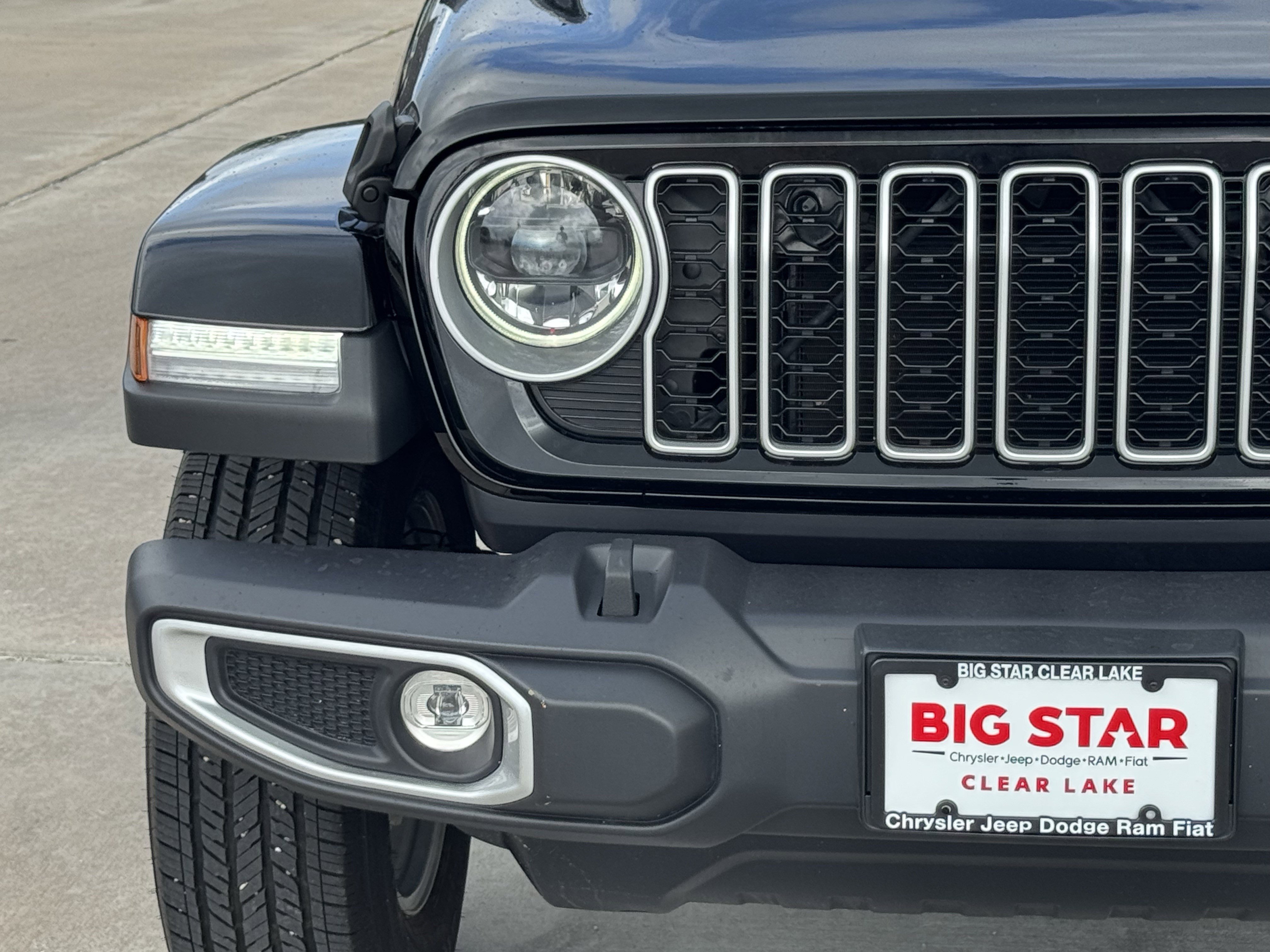 Used 2025 Jeep Wrangler Sahara image 6