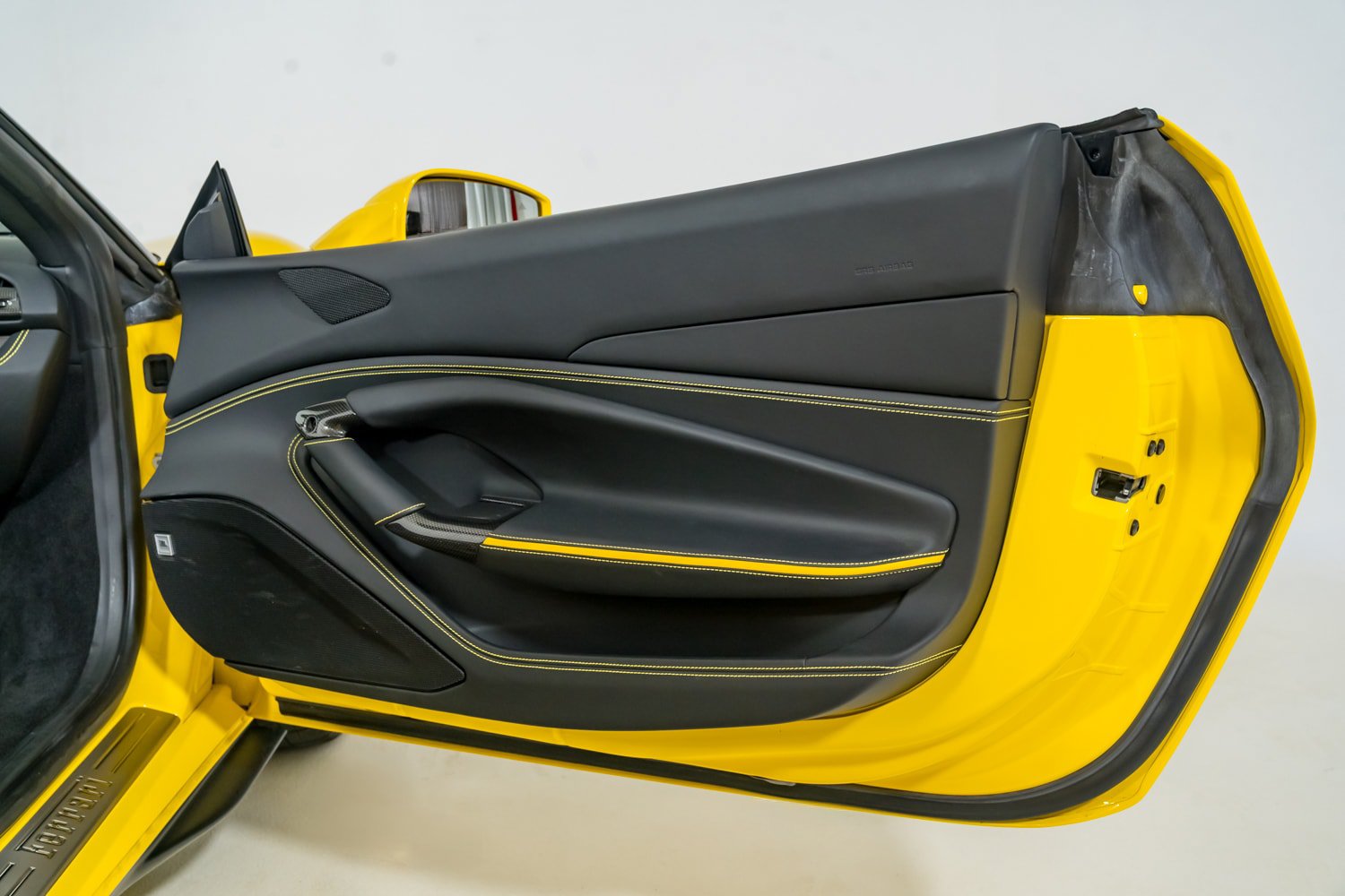 Used 2022 Ferrari F8 Tributo RWD image 36