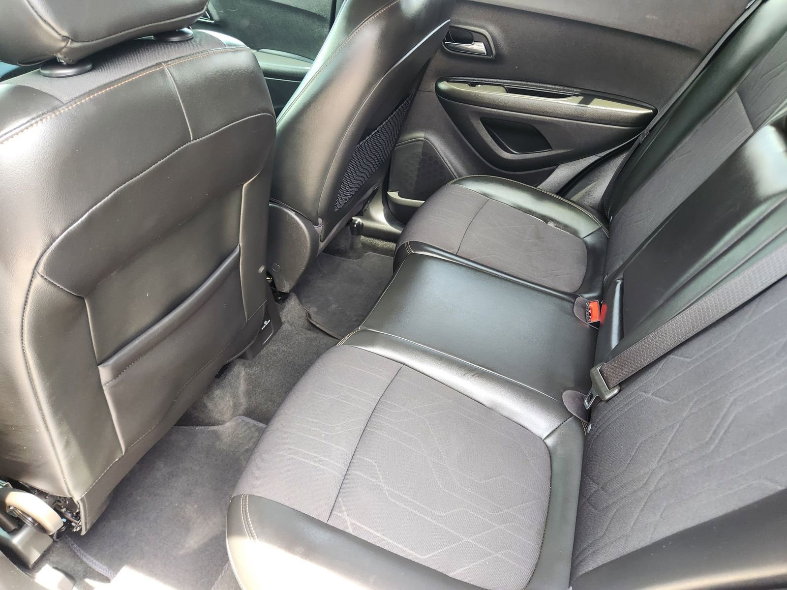 Used 2021 Chevrolet Trax LT w/ LT Convenience Package FWD image 34