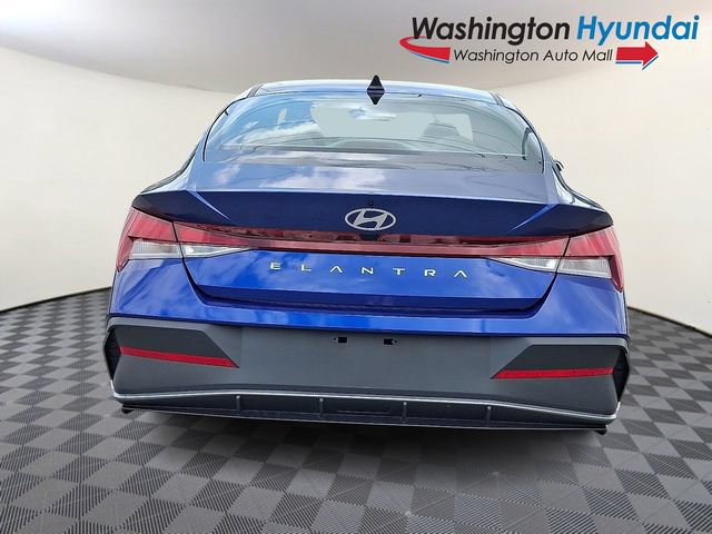 Certified 2024 Hyundai Elantra SE FWD image 5
