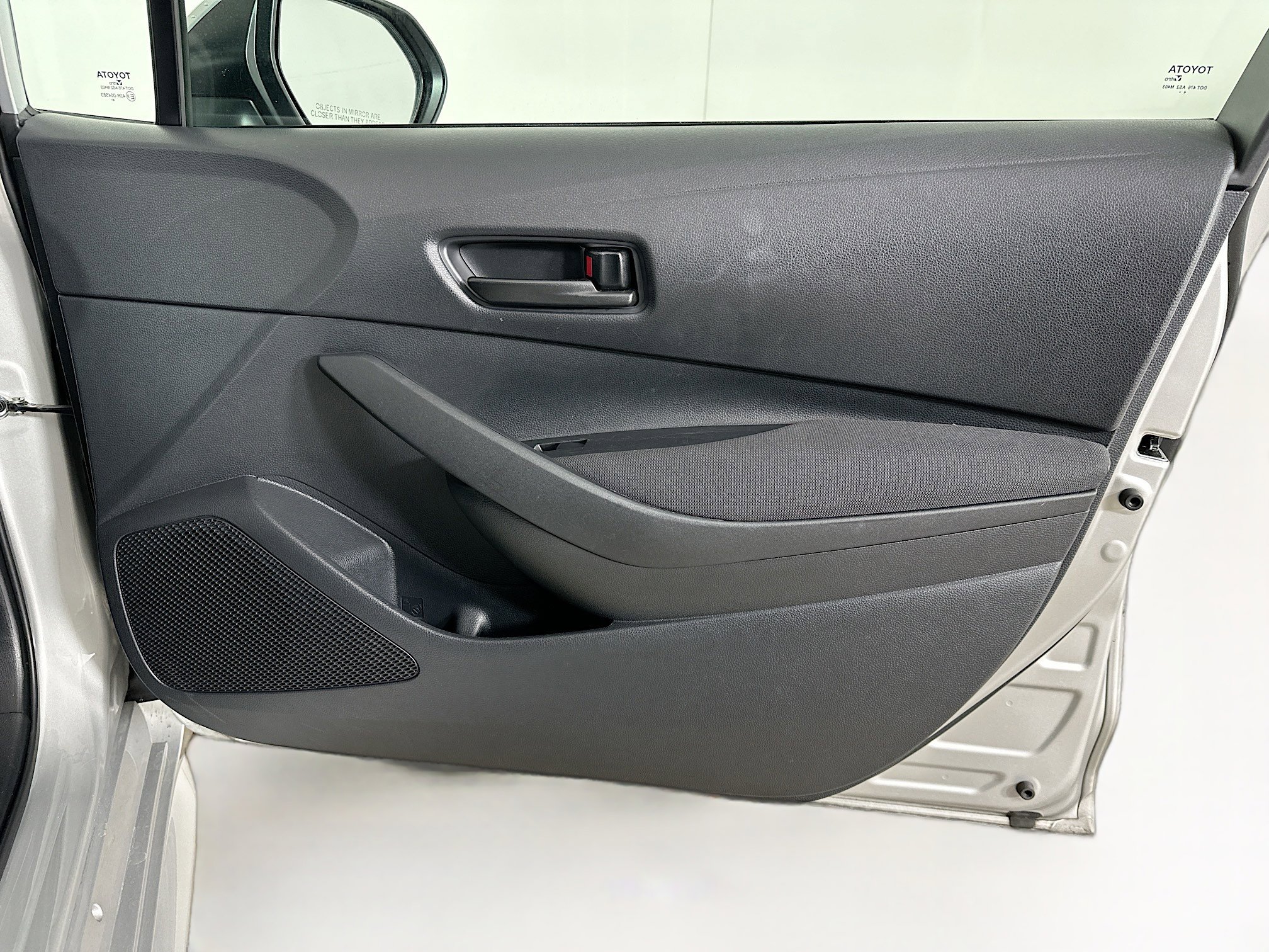 Used 2025 Toyota Corolla LE image 30