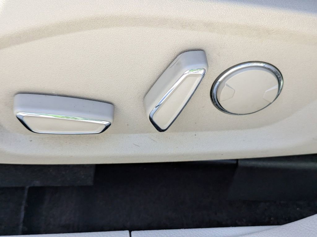 Used 2018 Ford Fusion SE w/ Fusion SE Technology Package FWD image 18