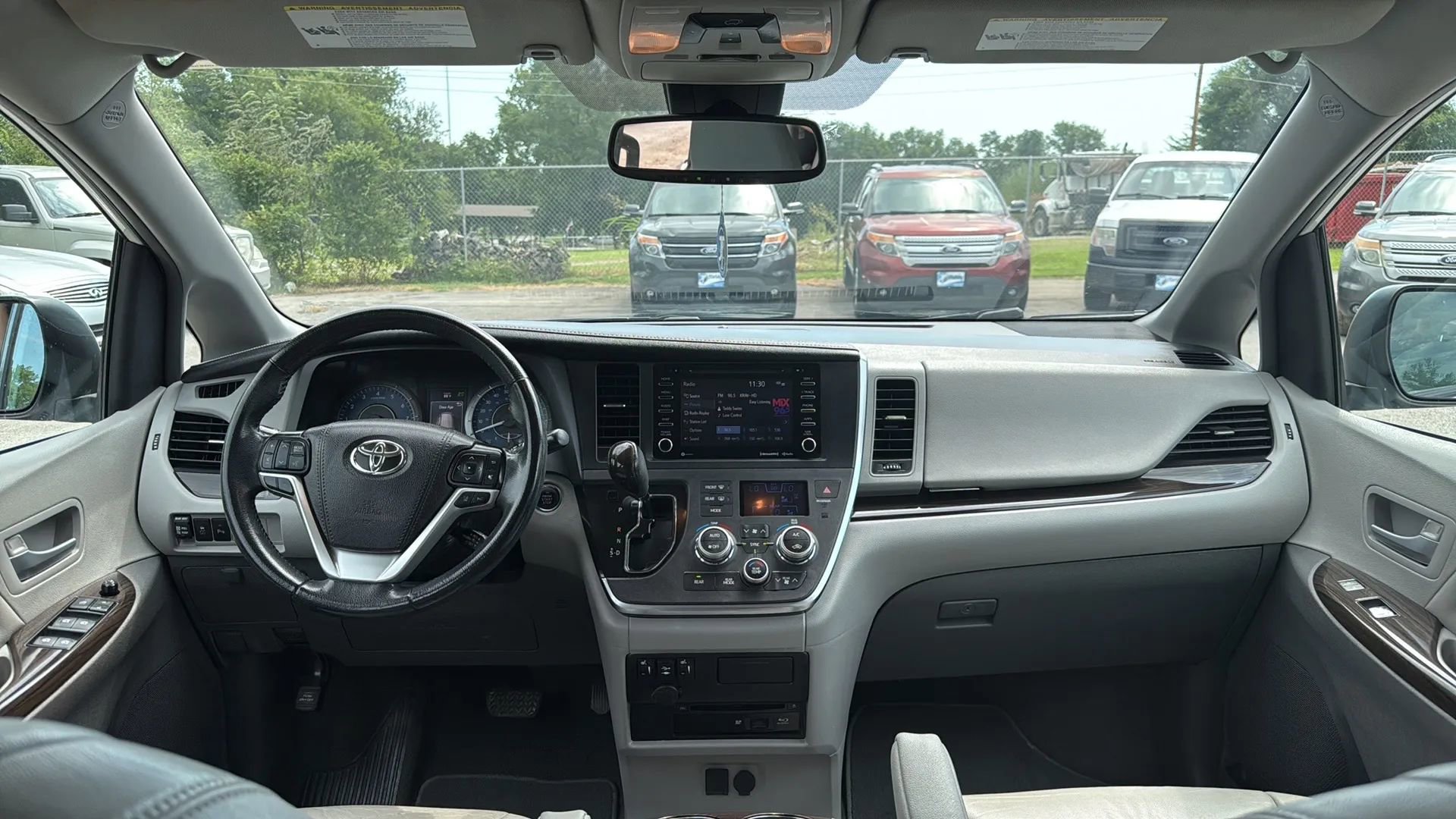 Used 2019 Toyota Sienna XLE image 6