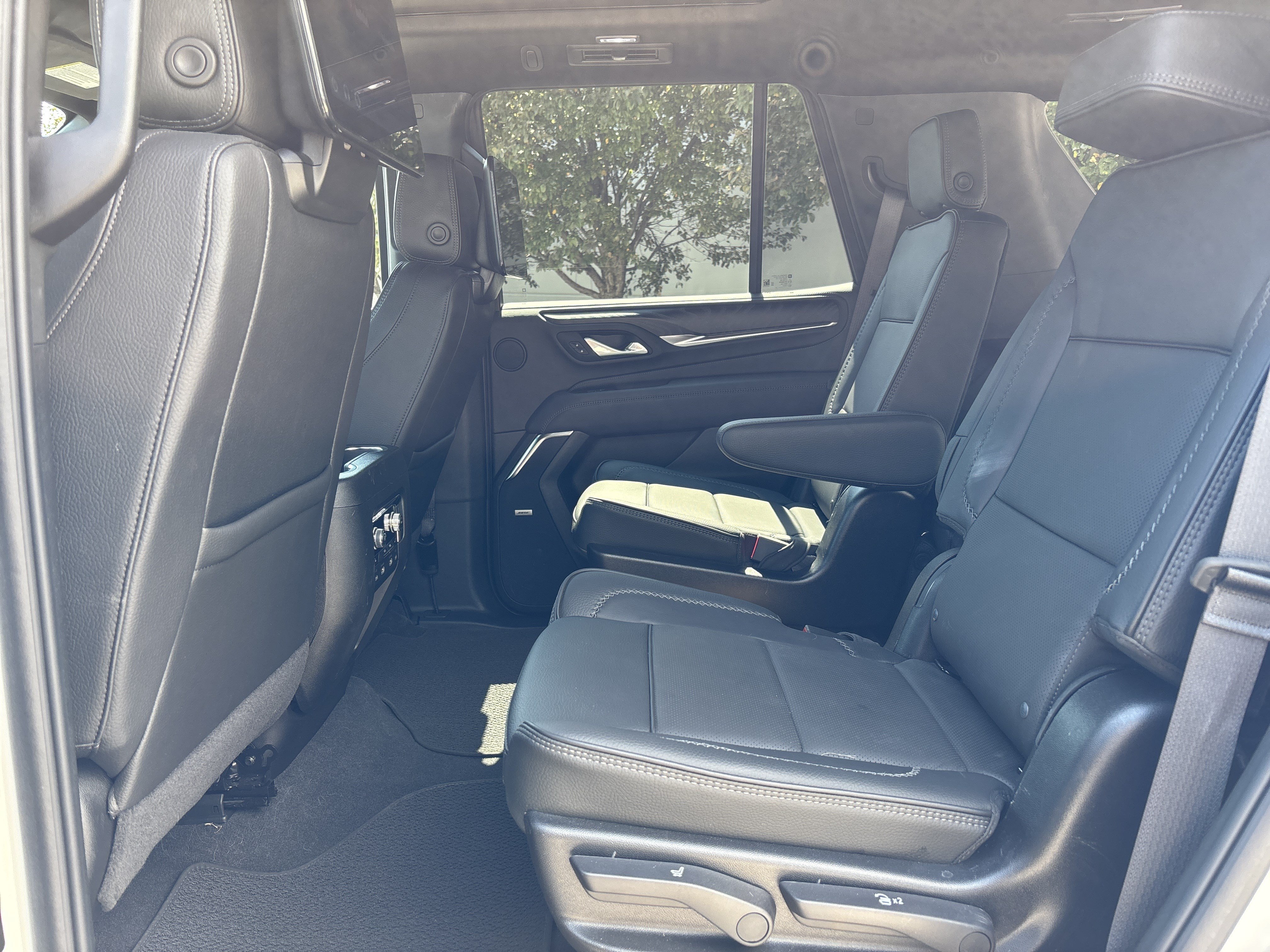 Used 2024 GMC Yukon Denali w/ Denali Reserve Package AWD/4WD image 27