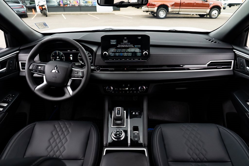 Used 2025 Mitsubishi Outlander SEL Black Edition image 8