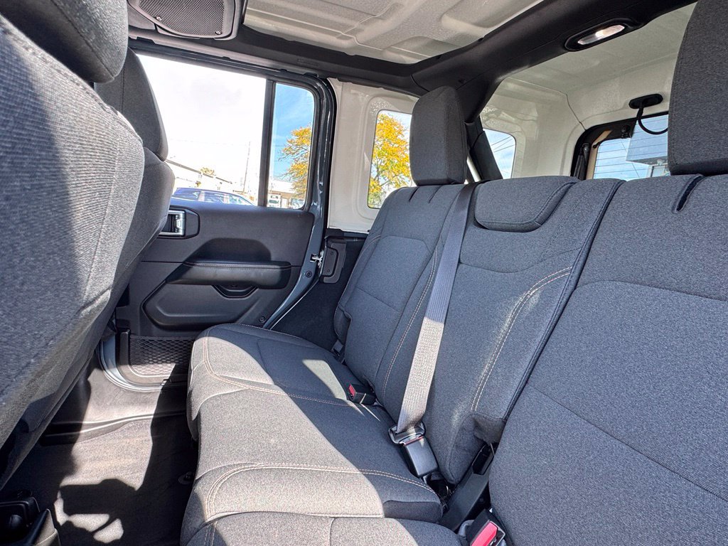 Used 2026 Jeep Wrangler Unlimited Sahara AWD/4WD image 17