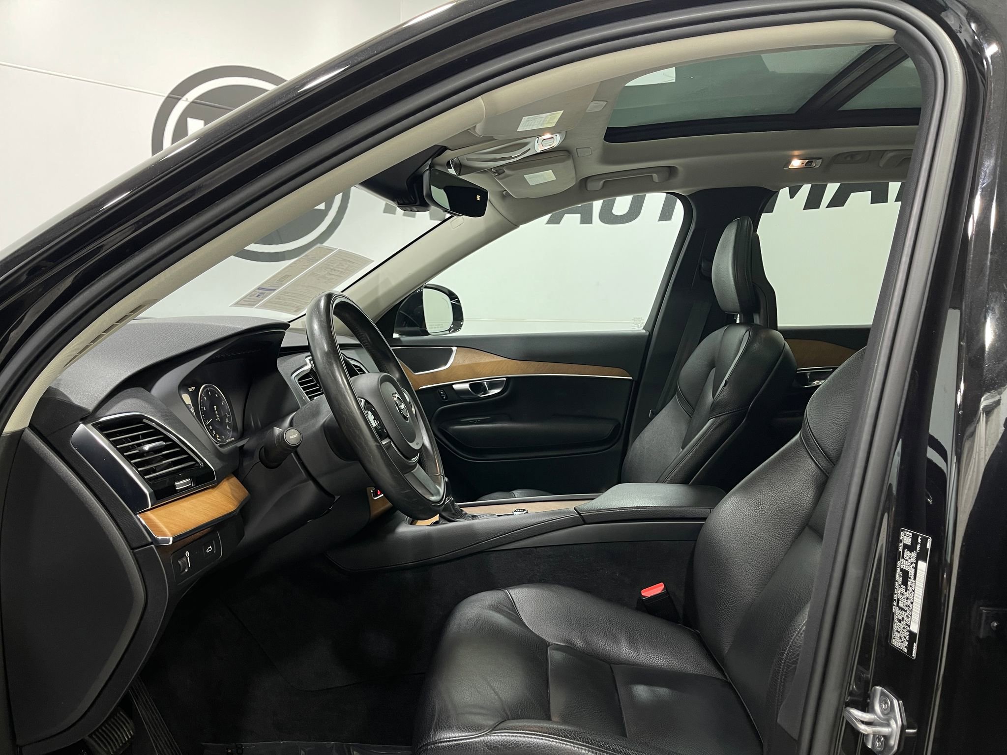 Used 2021 Volvo XC90 T6 Momentum w/ Advanced Package AWD/4WD image 13