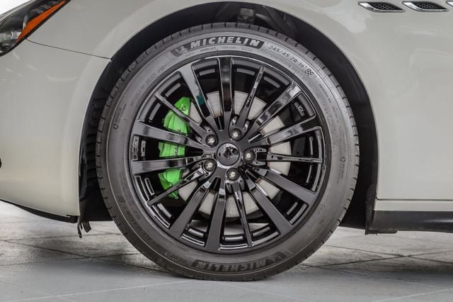 Used 2016 Maserati Ghibli RWD image 12