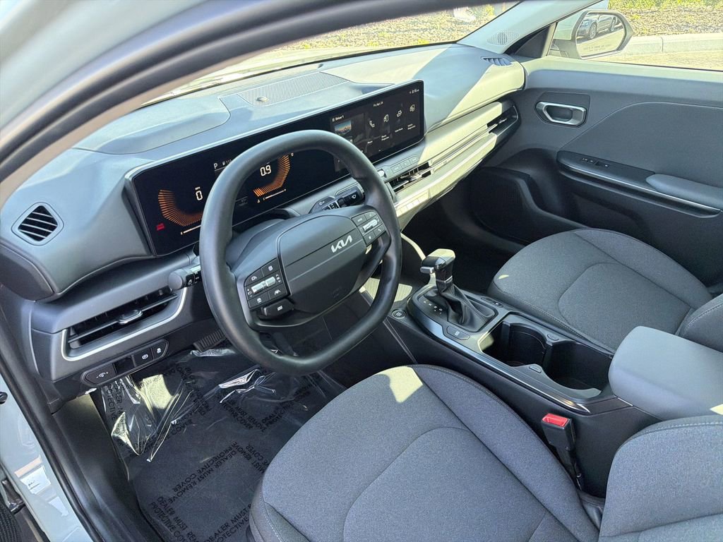 Used 2025 Kia K4 LXS FWD image 16