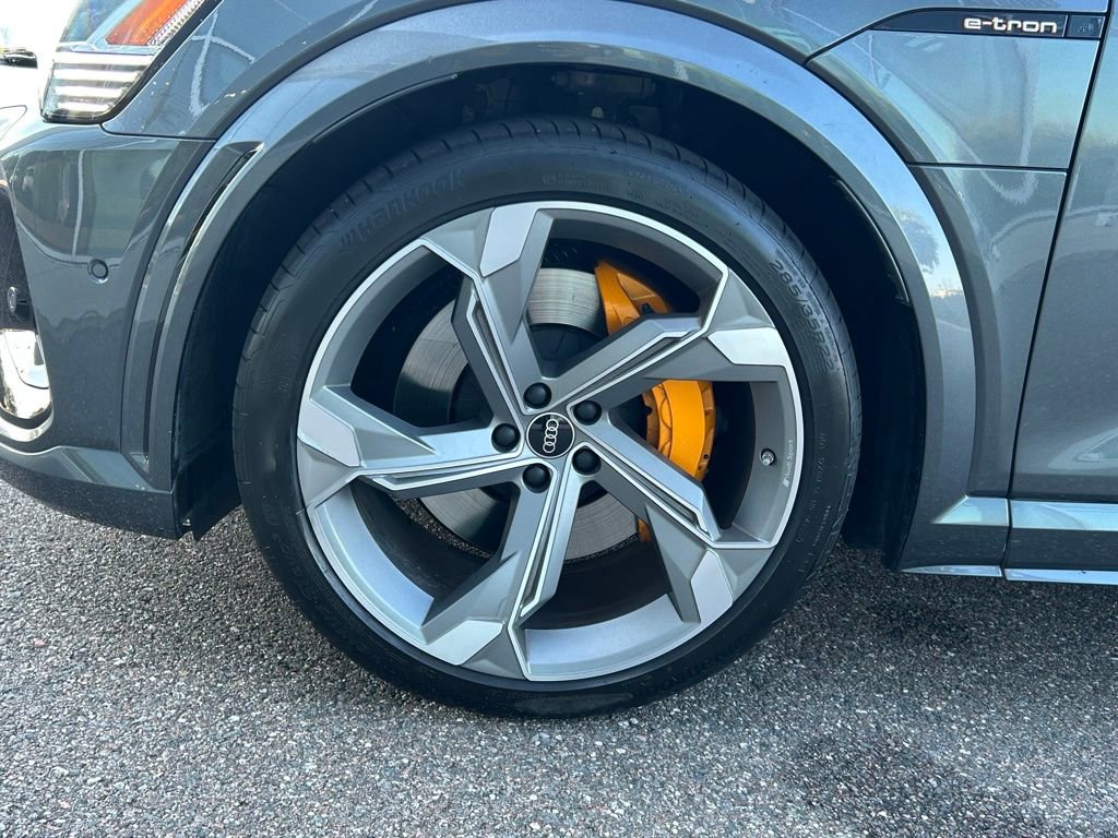 Used 2023 Audi e-tron S Premium Plus w/ Black Optic Package image 48