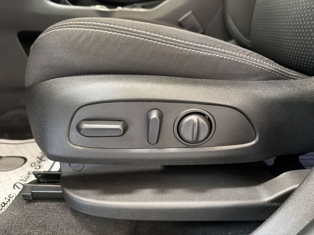 Certified 2023 GMC Terrain SLE w/ Driver Convenience Package AWD/4WD image 12