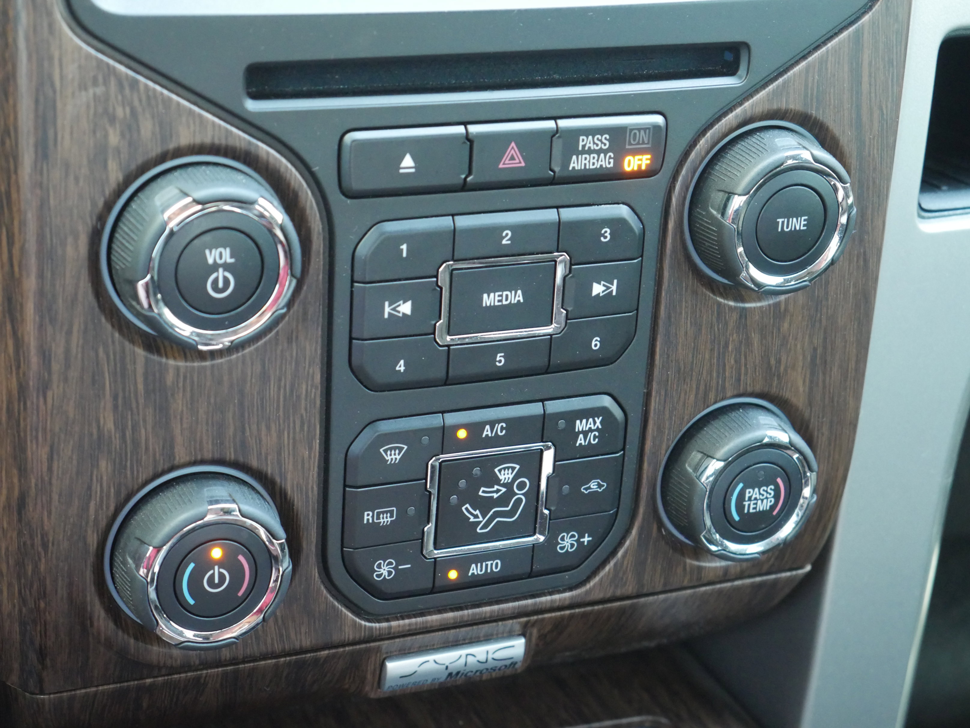 Used 2014 Ford F150 Lariat w/ Equipment Group 502A Luxury AWD/4WD image 15