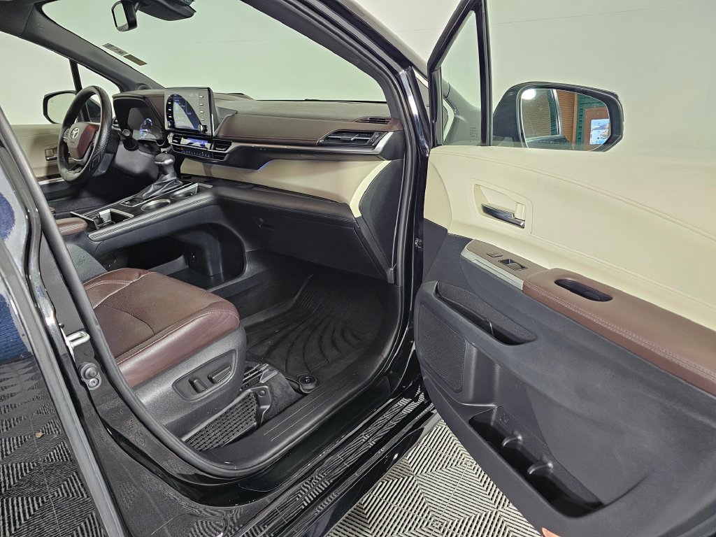Used 2022 Toyota Sienna Platinum AWD/4WD image 12