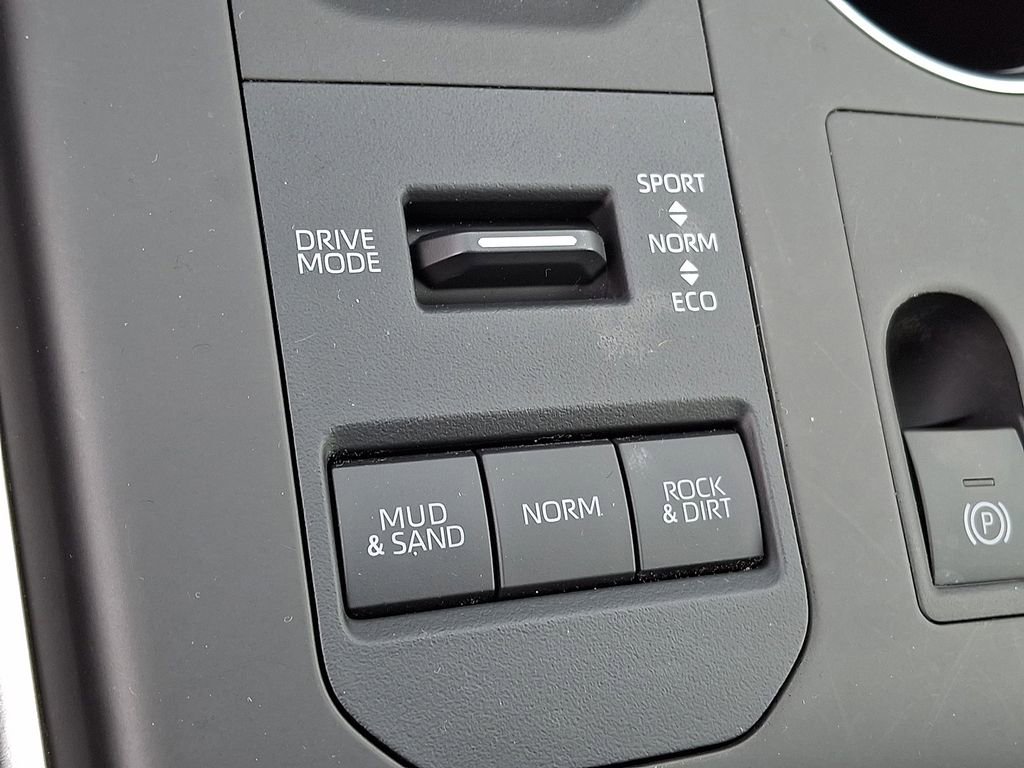 Used 2024 Toyota Highlander XLE image 21